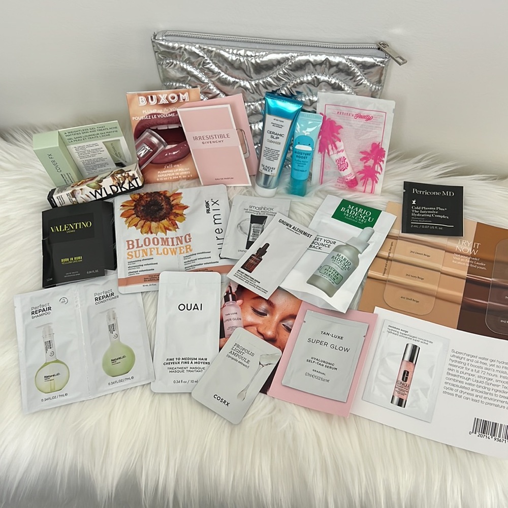 NWT 21 piece Ulta Beauty Silver Quilted Beauty Bag
